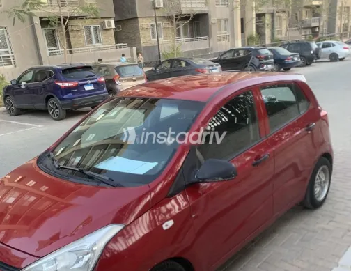 هيونداي جراند i10 2017 أبيض مستعملة للبيع - 2