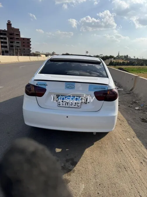 هيونداي إلنترا 2008 أبيض مستعملة للبيع - 7