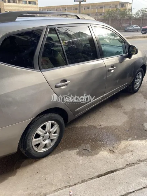 Kia Carens 2010 Bronze Used for Sale - 1