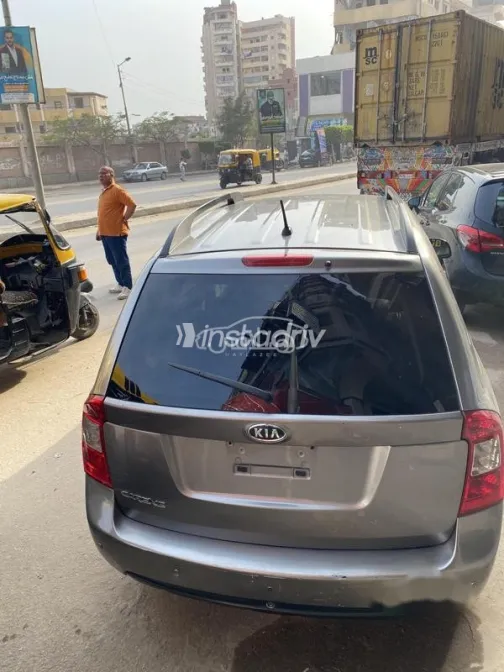 Kia Carens 2010 Bronze Used for Sale - 3