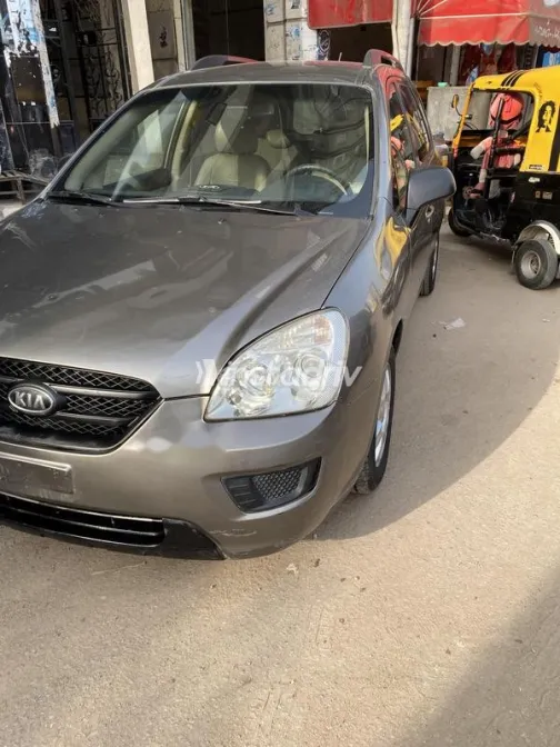 Kia Carens 2010 Bronze Used for Sale - 8