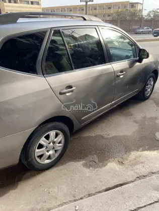 Kia Carens 2010 Bronze Used for Sale