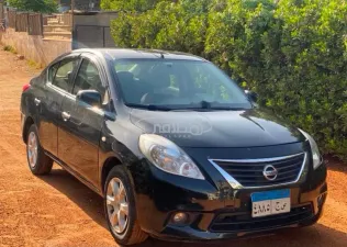 نيسان صنى 2014 أسود مستعملة للبيع