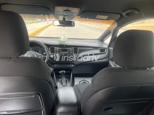 كيا كارينز 2015 أبيض مستعملة للبيع - 3