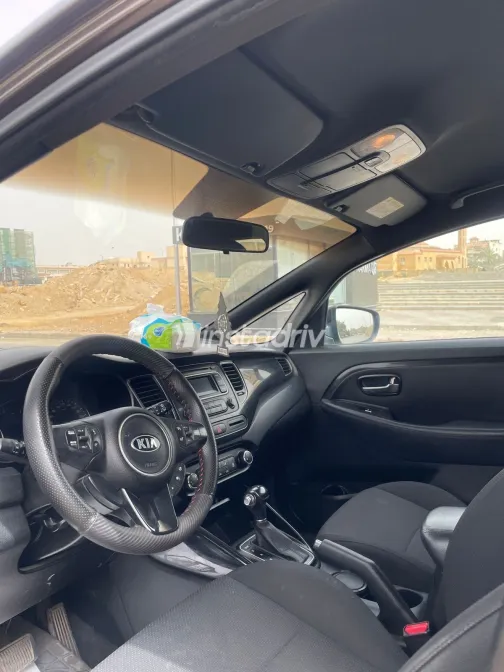 كيا كارينز 2015 أبيض مستعملة للبيع - 7