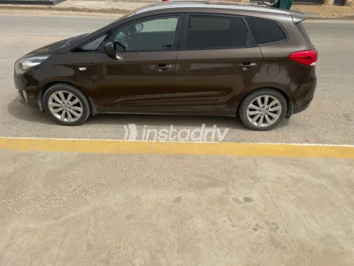 كيا كارينز 2015 أبيض مستعملة للبيع - 9