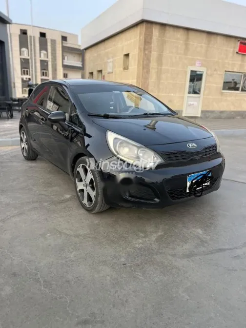 كيا ريو 2014 أسود مستعملة للبيع - 1
