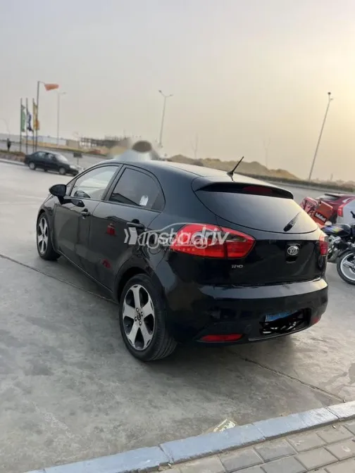 كيا ريو 2014 أسود مستعملة للبيع - 3