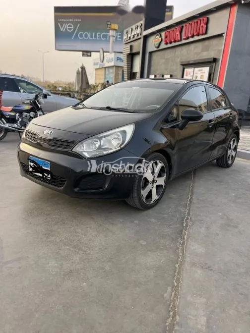 كيا ريو 2014 أسود مستعملة للبيع - 6