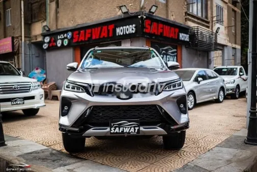 Toyota Fortuner 2023 Silver Used for Sale - 3