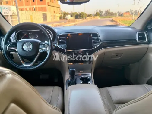 جيب جراند شيروكي 2019 أحمر مستعملة للبيع - 9