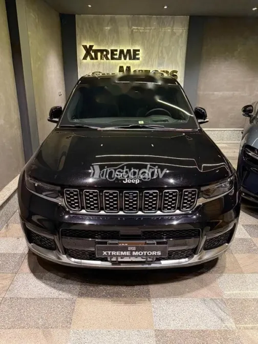 جيب جراند شيروكي 2023 أسود مستعملة للبيع - 1