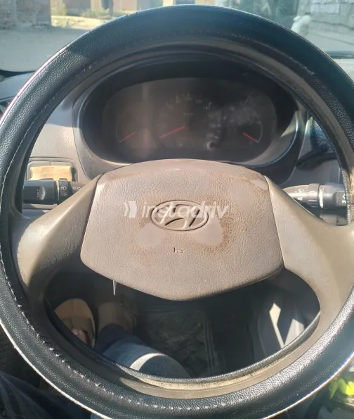 Hyundai Verna 2010 White Used for Sale - 4