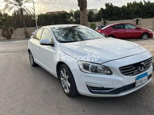 فولفو S60 2018 أبيض مستعملة للبيع - 1