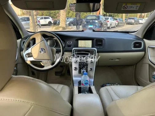 فولفو S60 2018 أبيض مستعملة للبيع - 2