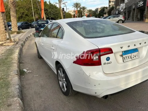فولفو S60 2018 أبيض مستعملة للبيع - 3