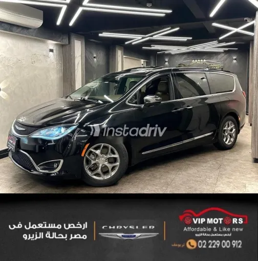 Chrysler Pacifica 2019 Black Used for Sale - 3