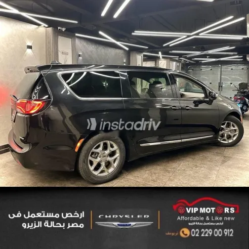 Chrysler Pacifica 2019 Black Used for Sale - 4