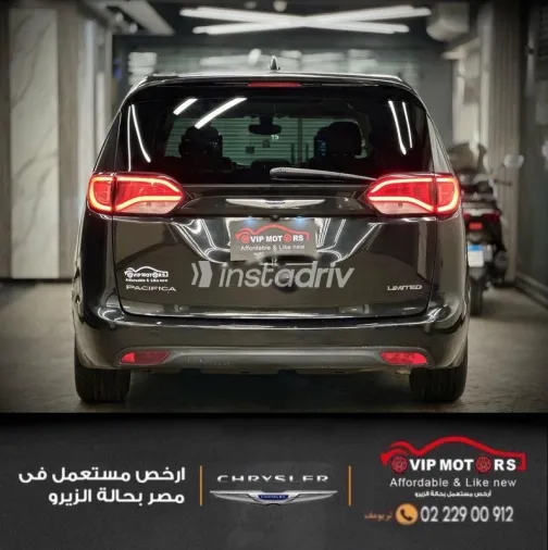 Chrysler Pacifica 2019 Black Used for Sale - 6