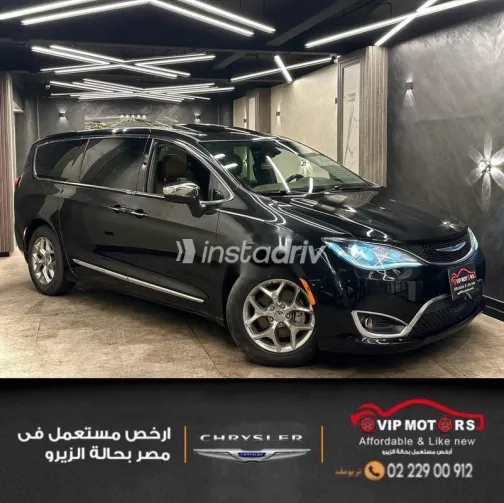 Chrysler Pacifica 2019 Black Used for Sale - 9