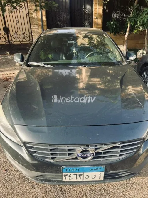 فولفو S60 2018 أبيض مستعملة للبيع - 1