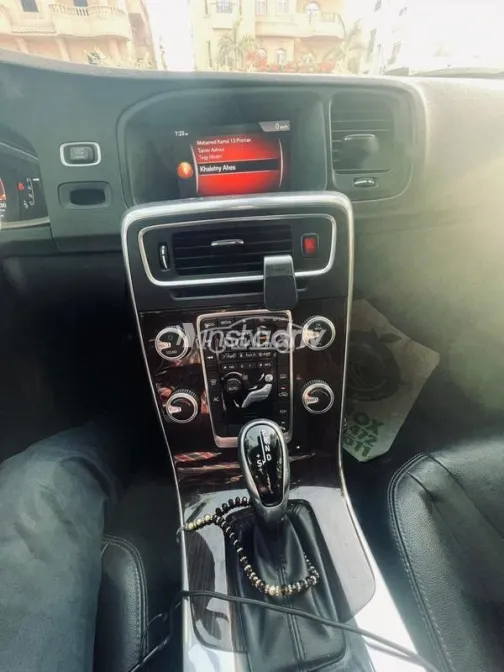 فولفو S60 2018 أبيض مستعملة للبيع - 2