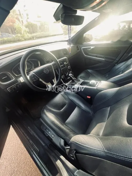 فولفو S60 2018 أبيض مستعملة للبيع - 4