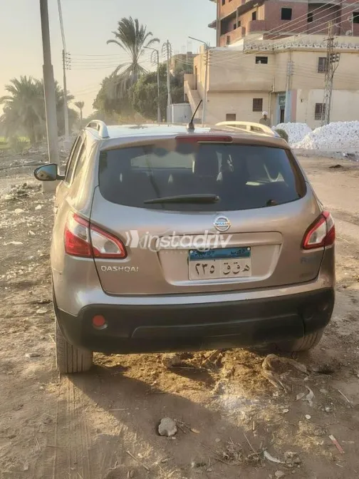 نيسان قشقاي 2013 ذهبي مستعملة للبيع - 4