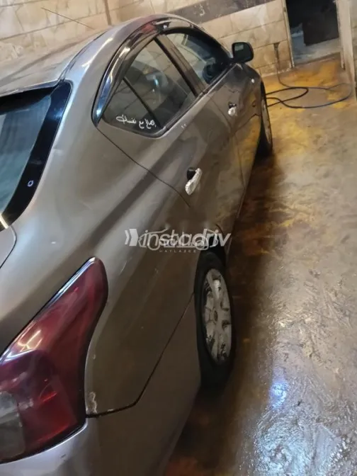 نيسان صنى 2013 برونزي مستعملة للبيع - 5