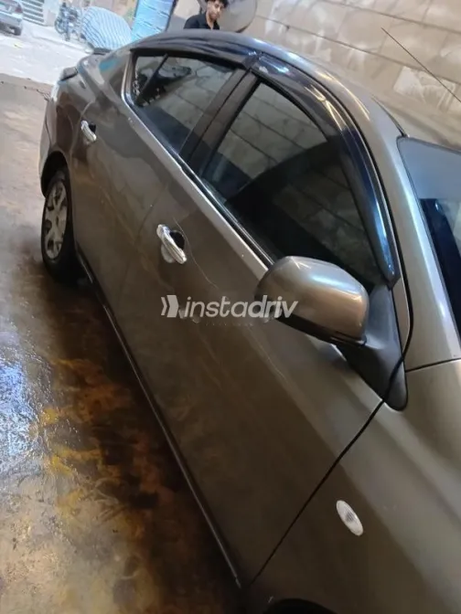 نيسان صنى 2013 برونزي مستعملة للبيع - 7