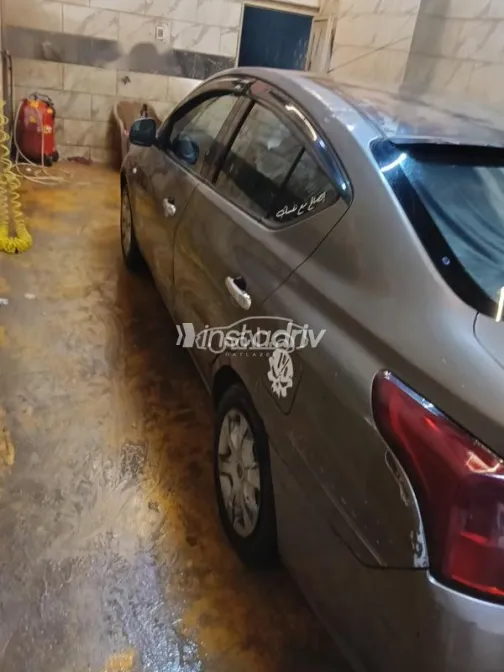 نيسان صنى 2013 برونزي مستعملة للبيع - 10