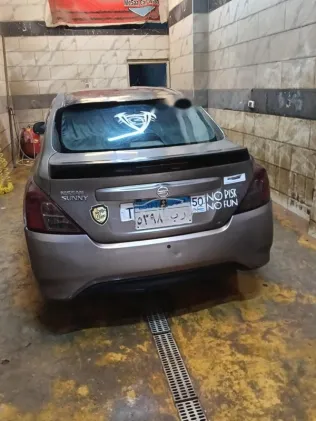 نيسان صنى 2013 برونزي مستعملة للبيع