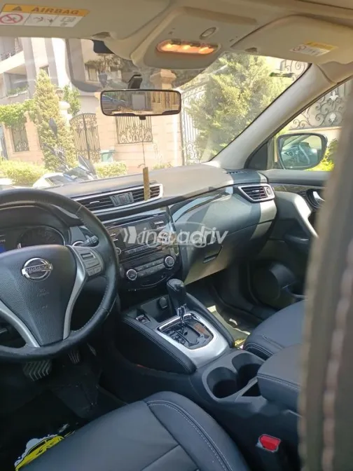 Nissan Qashqai 2018 White Used for Sale - 3