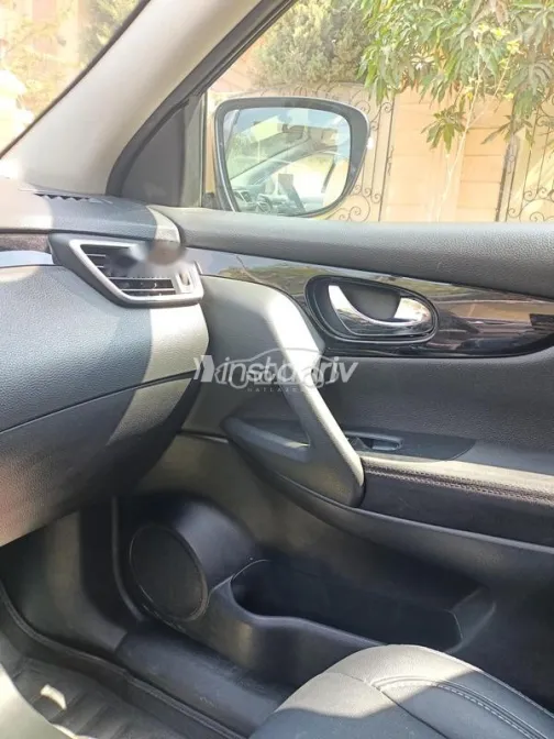 Nissan Qashqai 2018 White Used for Sale - 5