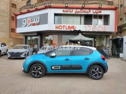 سيتروين C3 2022 أزرق غامق مستعملة للبيع - 2