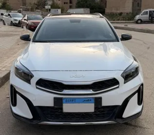 كيا اكسيد 2025 أبيض مستعملة للبيع