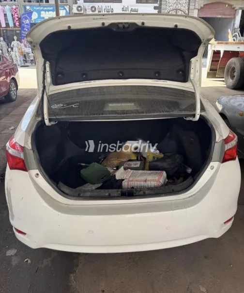 تويوتا كورولا 2016 أبيض مستعملة للبيع - 3