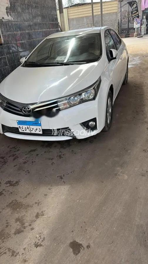 تويوتا كورولا 2016 أبيض مستعملة للبيع - 9
