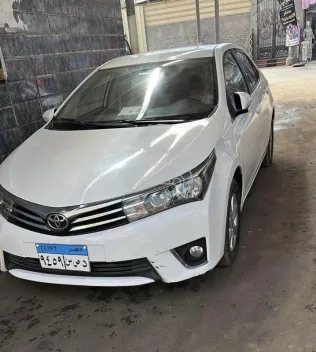 تويوتا كورولا 2016 أبيض مستعملة للبيع