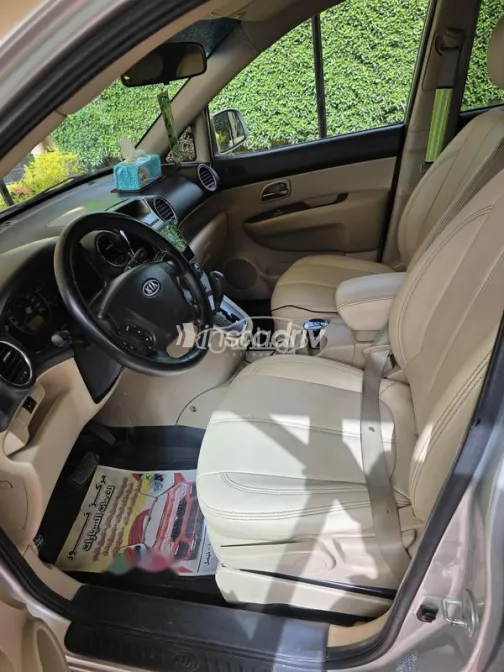 Kia Carens 2011 Silver Used for Sale - 2
