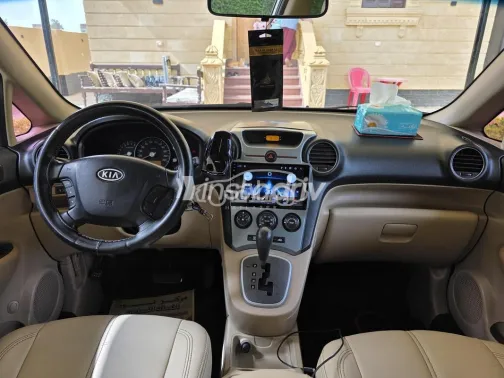 Kia Carens 2011 Silver Used for Sale - 3