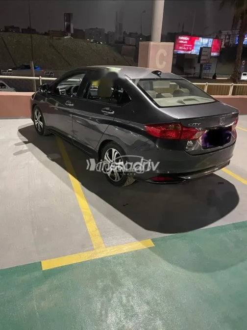 Honda City 2016 White Used for Sale - 1