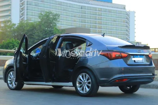 Chery Arrizo 5 2021 White Used for Sale - 7