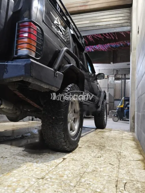 جيب شيروكي 2002 أسود مستعملة للبيع - 5