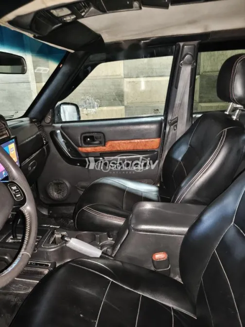 جيب شيروكي 2002 أسود مستعملة للبيع - 9