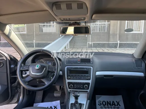 Skoda Octavia 2011 White Used for Sale - 1