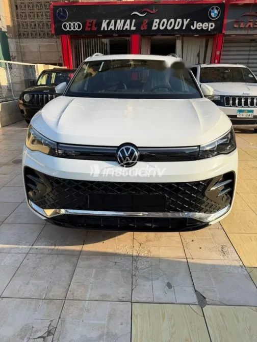Volkswagen Tiguan 2024 White Used for Sale - 1