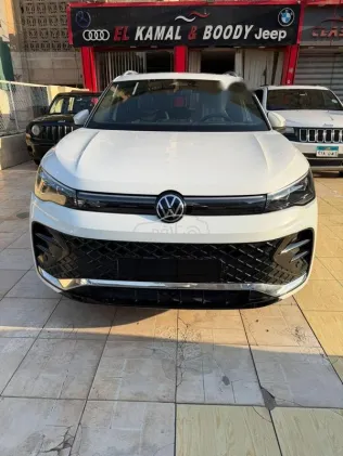 Volkswagen Tiguan 2024 White Used for Sale