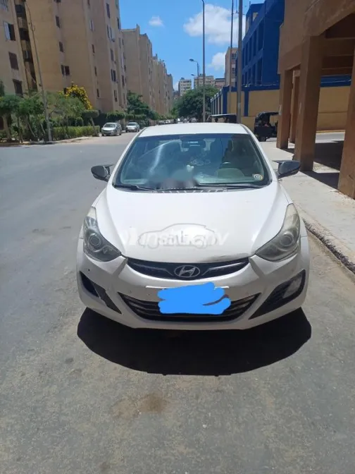Hyundai Avante 2011 White Used for Sale - 1