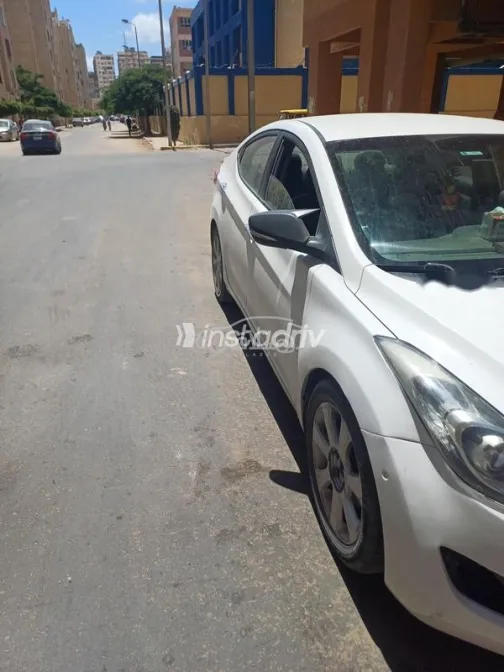 Hyundai Avante 2011 White Used for Sale - 3